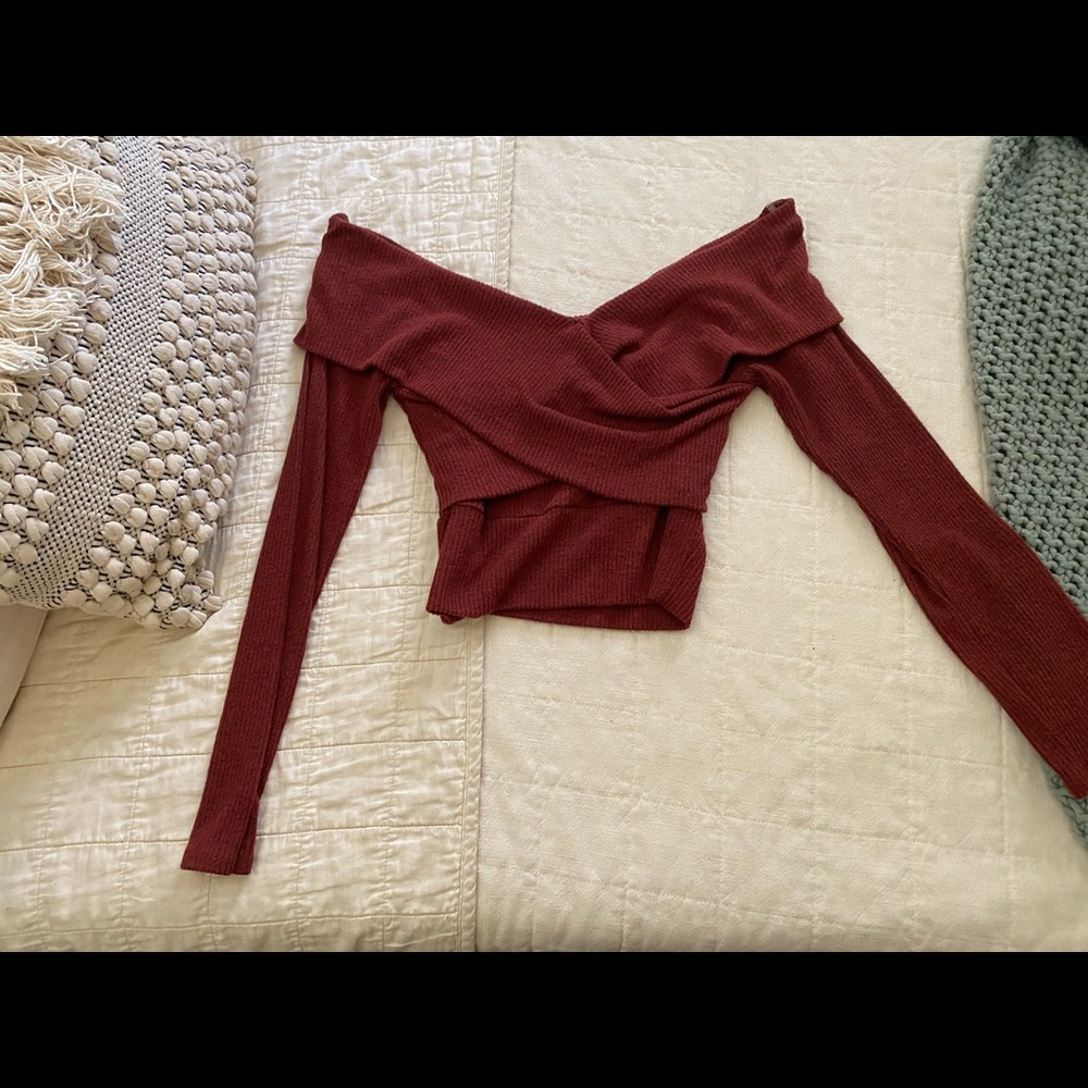 WINDSOR COLD SHOULDER SWEATER